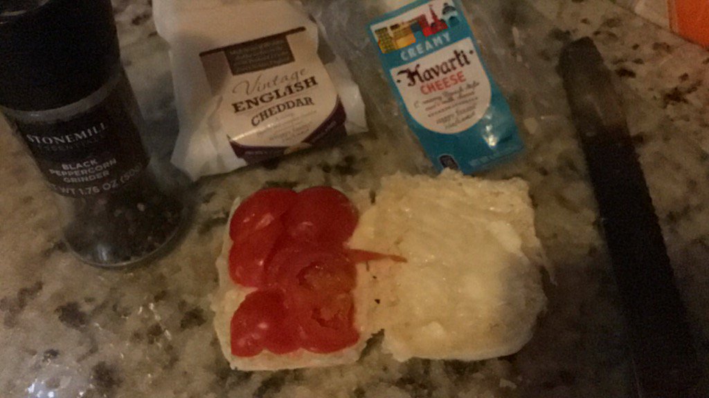 GobsmackedMe's tweet photo. #butty #homegrowncherrytomatoes #hvarti #englishdrycheddar #butter #pepper #freshroll #yum @skinnygirldiet @Bethenny https://t.co/3wQTERBhQ6