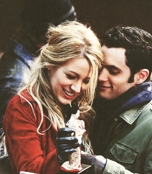 GossipRoomOff's tweet photo. La série culte #GossipGirl pourrait revenir en film ! Pour ou contre l'idée ? 🎥🗽 https://t.co/fmLbjpqqkz