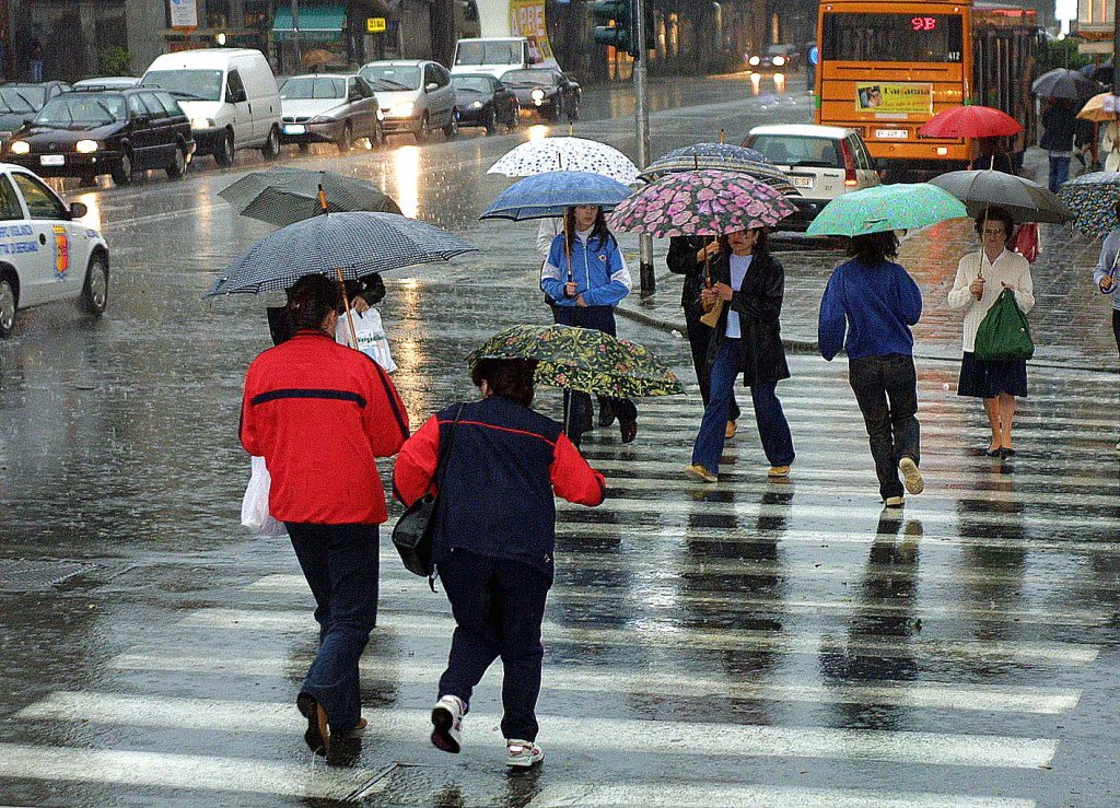 SeguiUltimaVoce's tweet photo. #Allertameteo: piogge e venti forti previsti al #Centrosud.Condizioni meteo avverse nelle… https://t.co/u9WTmtiLcE https://t.co/I1vSI3qbEr
