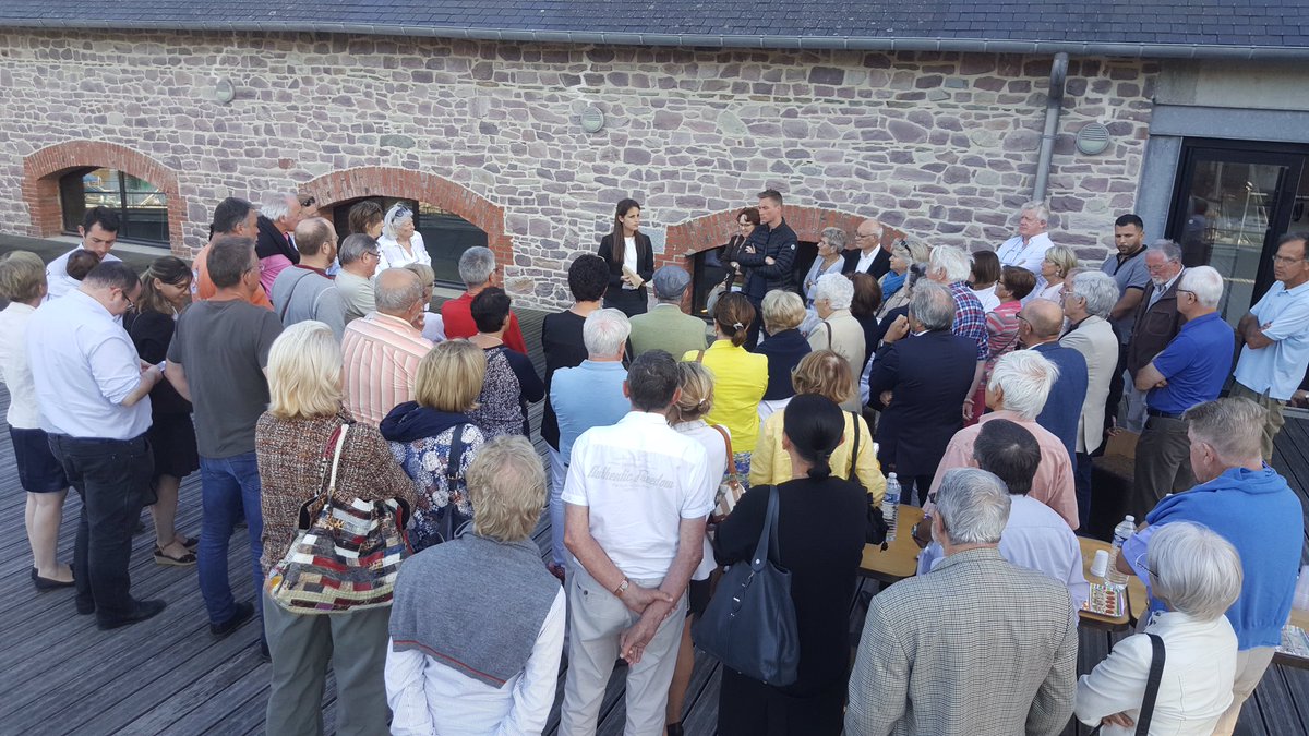 CPoilbout's tweet photo. La campagne des législatives se termine là où elle avait commencé par un bel apéro convivial ! Merci à tous ceux qui se sont donnés à fond ! https://t.co/D0woypPelo