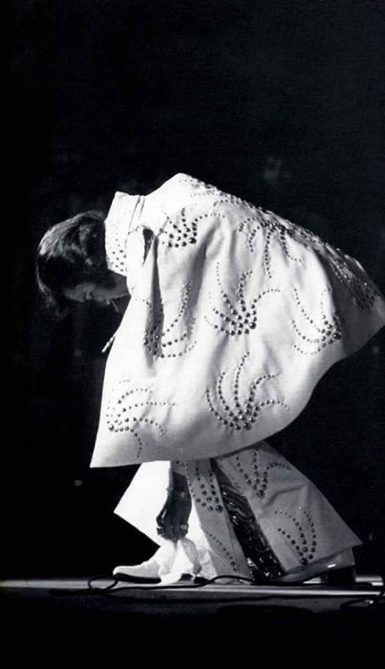 EPNashvilleFans's tweet photo. June 16, 1972: Elvis performed at the Chicago Stadium, in Chicago, Illinois. https://t.co/98032xR2d9