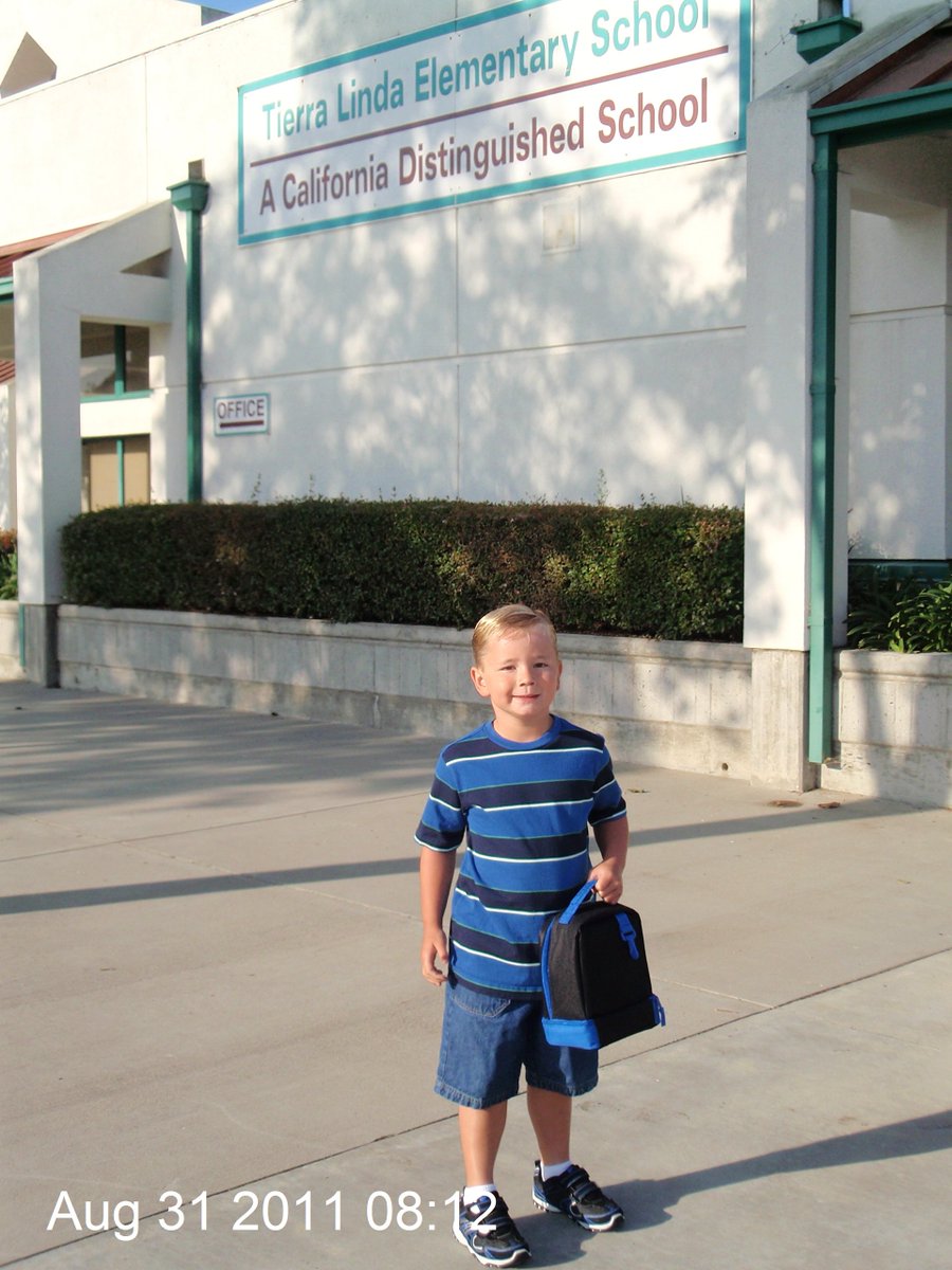 ervmary's tweet photo. Thanks for the memories @TLSHawks From 1st day to the last @MrsLunaTLS #MsTodd @StephanieAdria7 @nealon_wanda @SiutaTLS @HicksTLS #Charlie ๐ https://t.co/4EGhJKecOJ