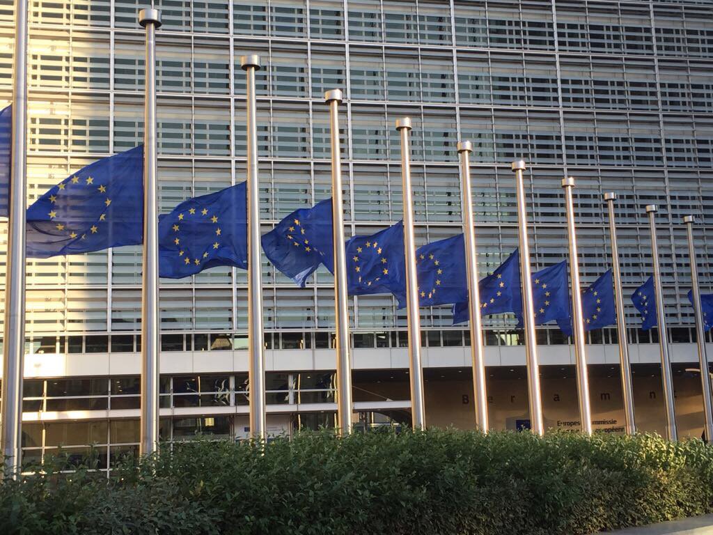 Danke an Helmut Kohl. Er hätte den Friedensnobelpreis verdient. Er hat viel für den Frieden in Europa getan.