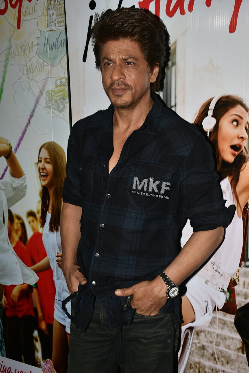 ManishKumarFilm's tweet photo. Original Full HQ Pics : when @iamsrk  At Light Box Theatre With #ImtiazAli #ShahRukhKhan #ManishKumarFilms https://t.co/5yuNdlzGv6