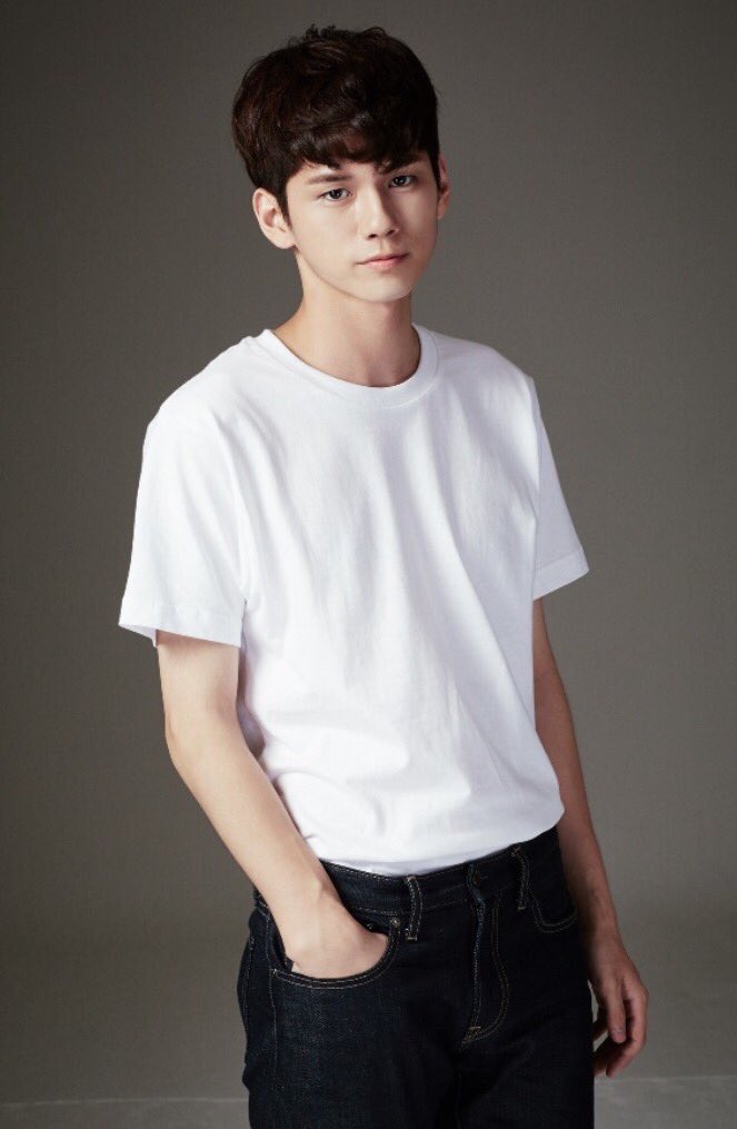 o3okakam's tweet photo. 옹성우 데뷔했다 워너원 판다👑❤️ https://t.co/mX9wPTZHeq