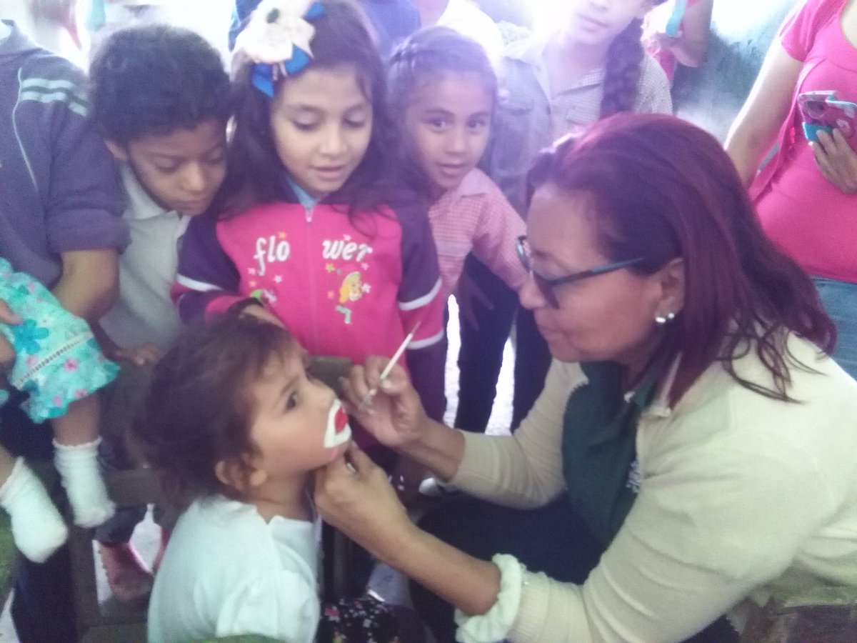 CafeVenezuelaSA's tweet photo. #16Jun |Pinta caritas, actividades deportivas, corte de cabello, bailoterapia y la popular sopa comunitaria no pudo faltar en la comunidad! https://t.co/vXmKgLH4Gn