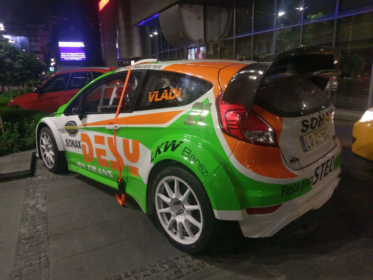 Sadokist's tweet photo. Few lambos and porsches are parked out front but street cars are boring. This was the coolest at our hotel. 350 wheel though 🤢#premiumrally https://t.co/3jeDETT8f6