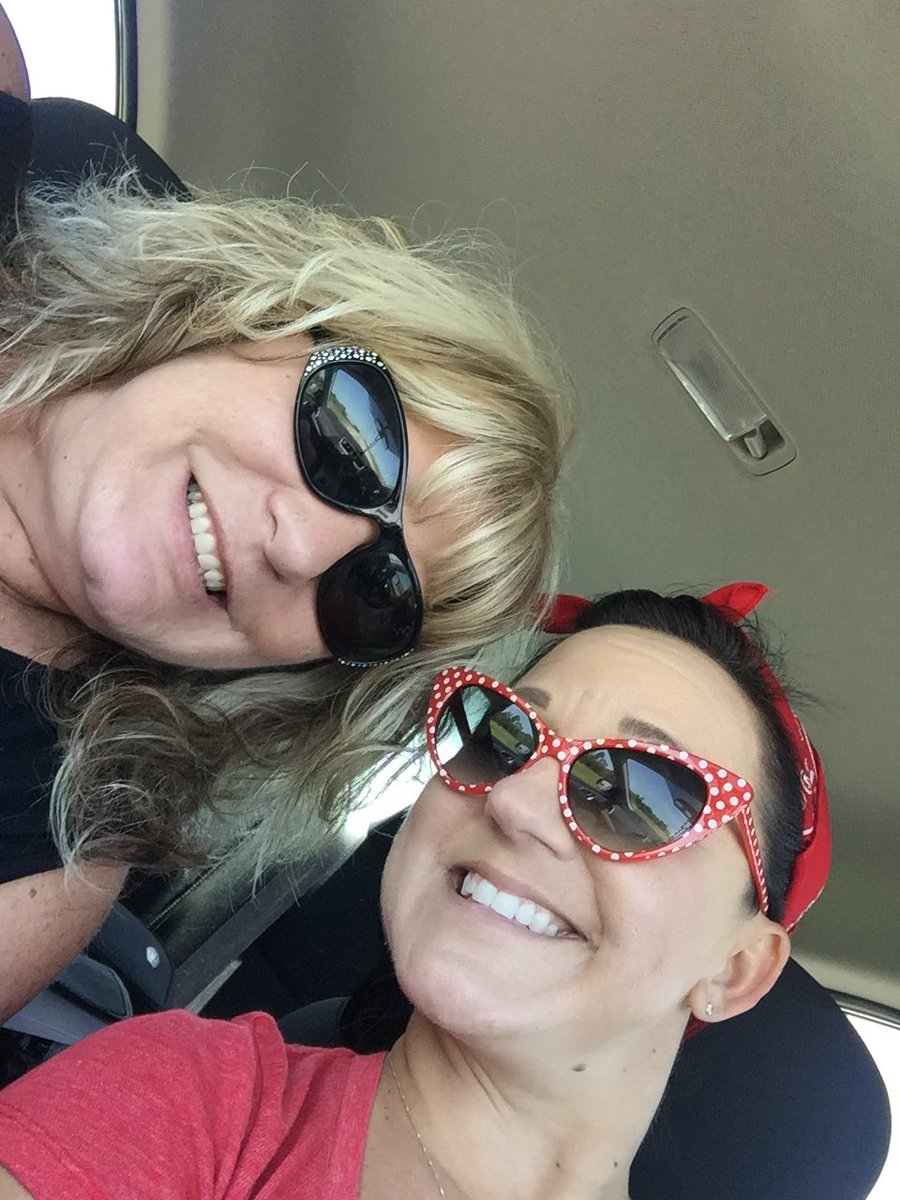 cheeefsgirl's tweet photo. Heading to KC for the #arrowhead5k #ihaterunning @Chiefs @ArrowheadEvents https://t.co/JtMQ3knVrP