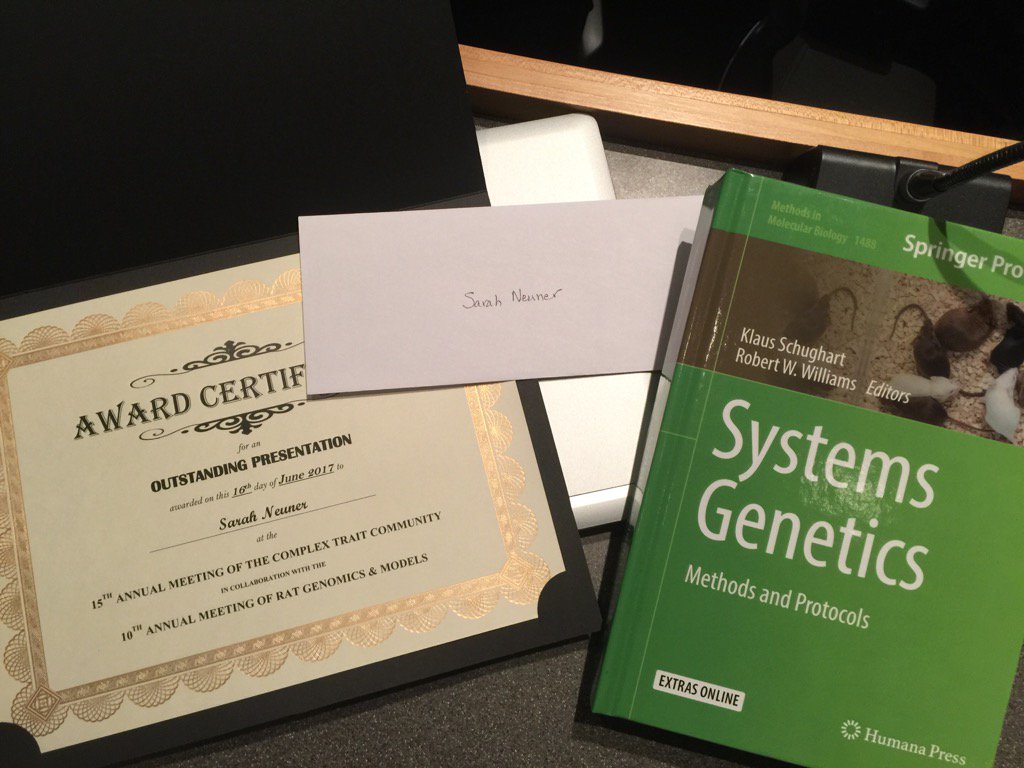 KaczorowskiLab's tweet photo. Outstanding presentation award goes to Sarah Neuner #CTMem @KaczorowskiLab @jacksonlab co-mentor @robwilliamsiii https://t.co/IWll2nwlri