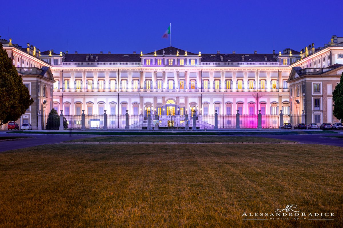 radicephotos's tweet photo. Villa reale, Monza, Italy #monza #idays2017 #concert @ReggiadiMonza @ilcittadinomb @monzatoday @ProvinciaMB @ITnewsMB #live #lights #night https://t.co/XqIrqXjWzd