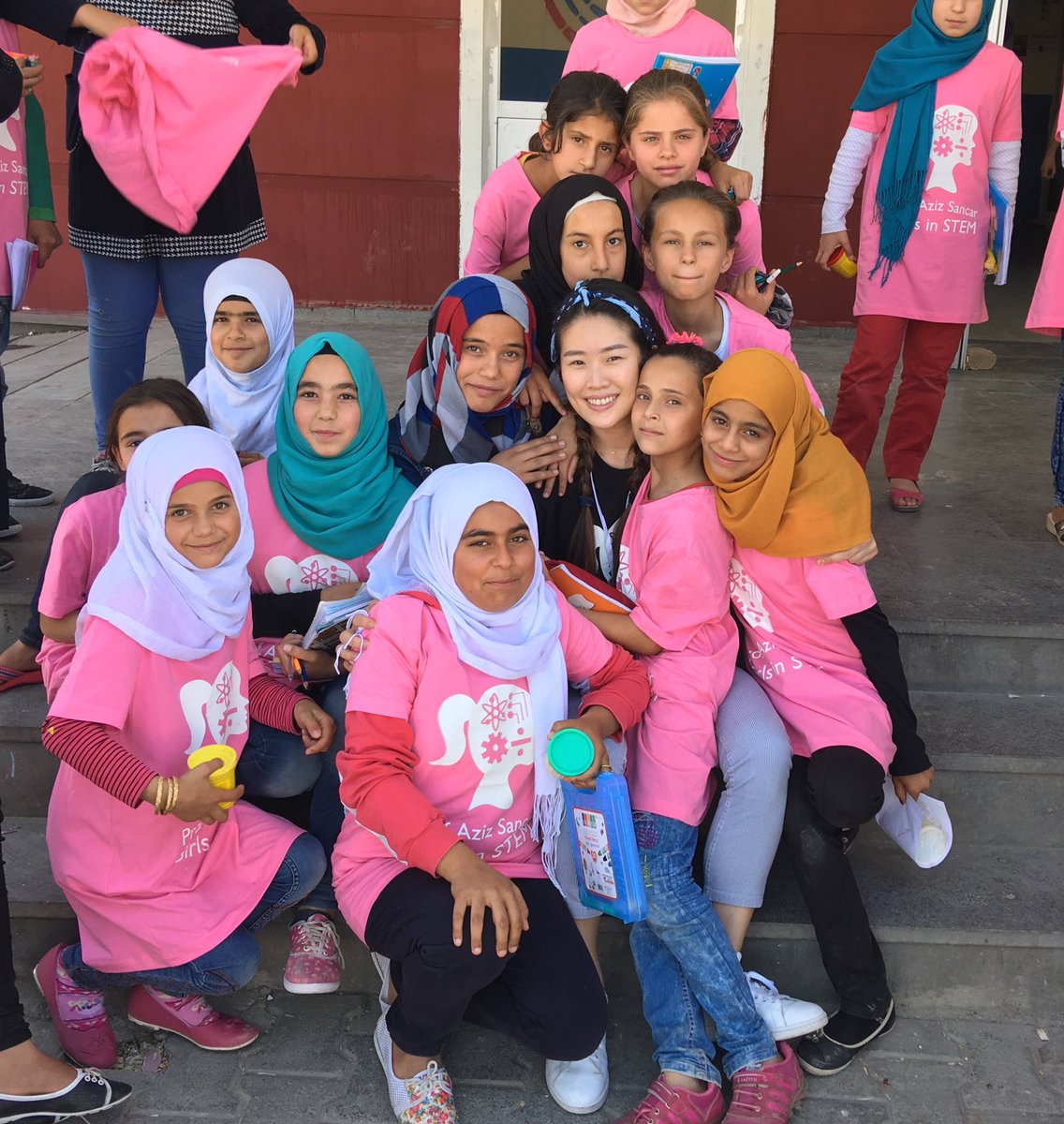 caseykimcsk's tweet photo. I couldn't let myself to fly back home after we ended #gisproject2017 with the amazing conference last Saturday. So here I am #sanliurfa 🌞 https://t.co/eIDvihKOPb