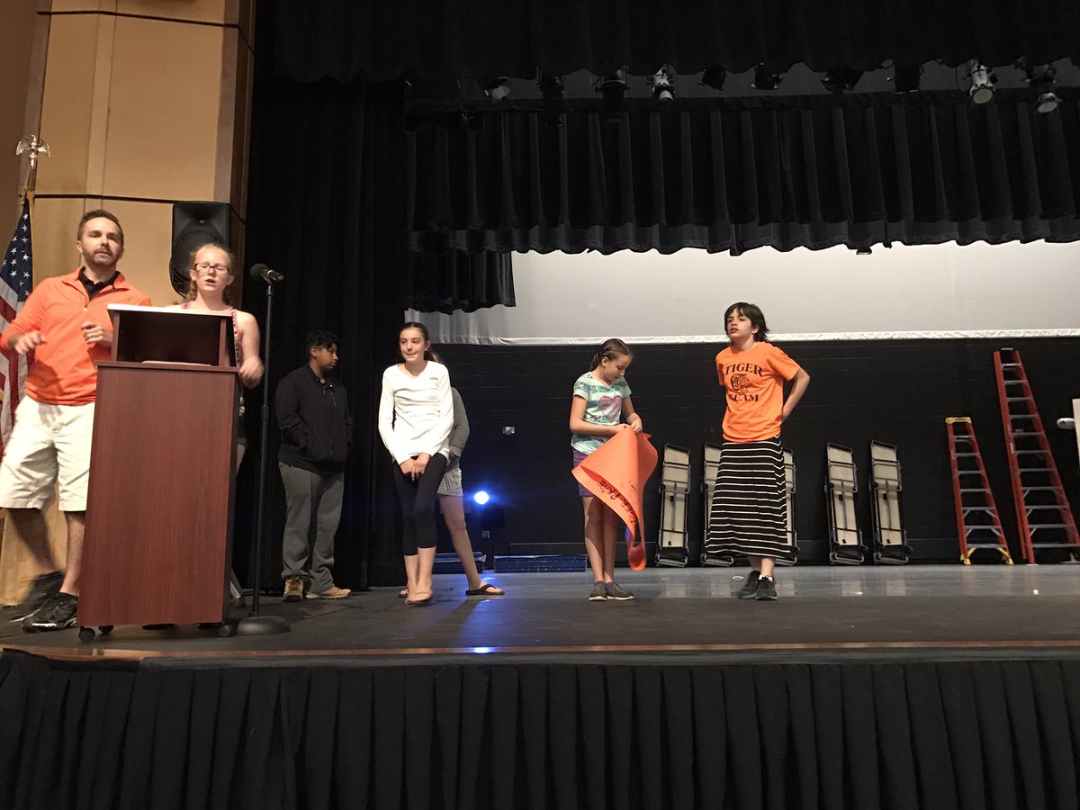 MsGordon_SC's tweet photo. BMS honors @BMSTigersRead for her record number of her Tiger Pride certificates this year! @MrsAveryBMS https://t.co/5A0D1FNxGz