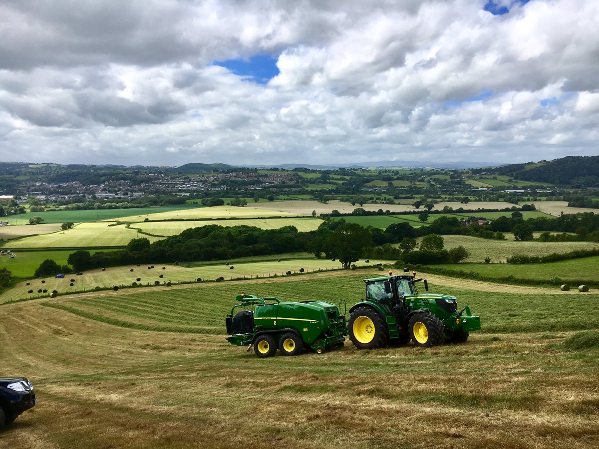 jasperrpollock's tweet photo. Great couple of days with @RVTractors on the @JohnDeere #C441R Baler & MoCo tour! Making quality forage ๐๐ฑ๐ #teamdairy https://t.co/KVcMwSZHFb