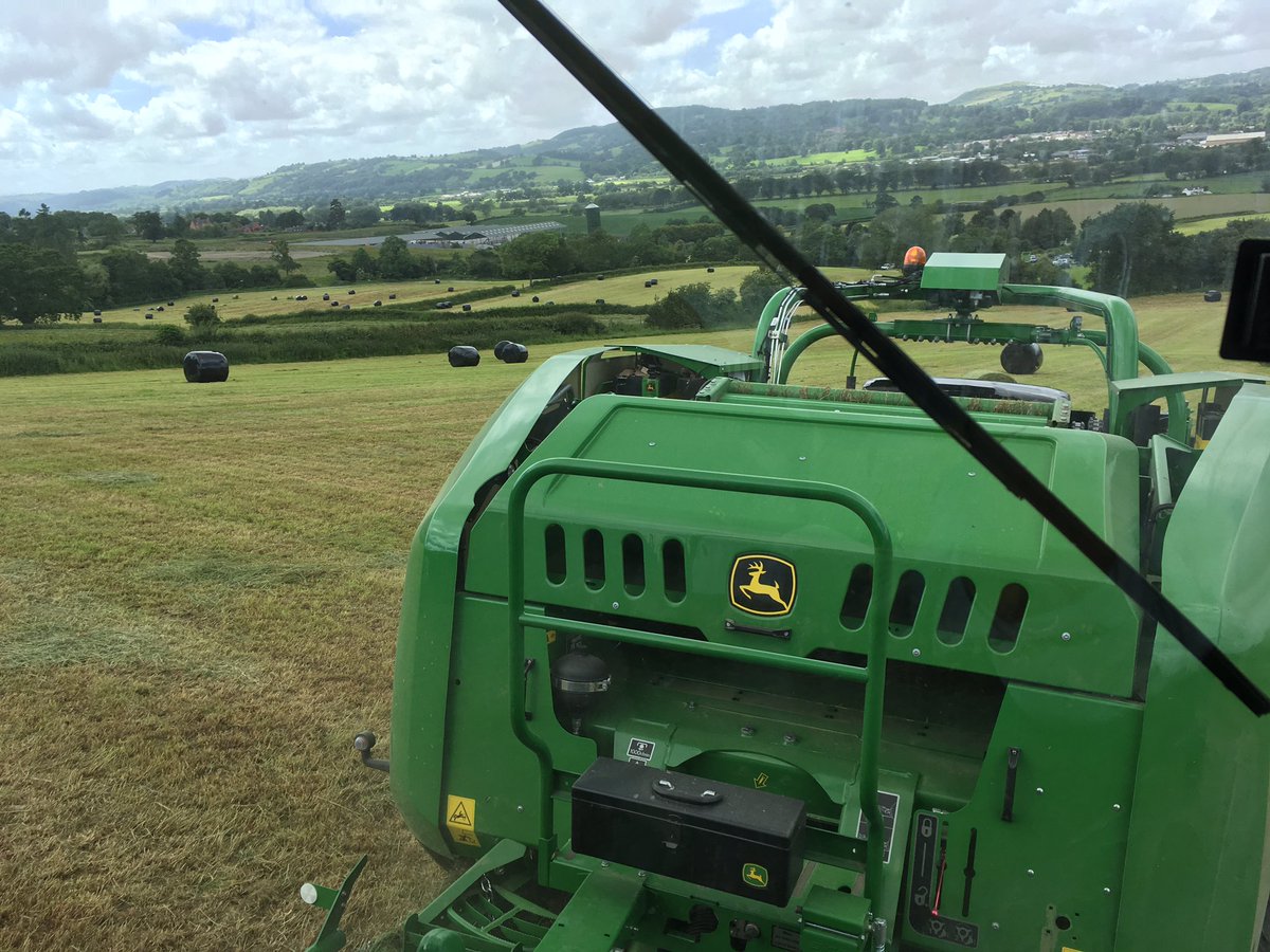 jasperrpollock's tweet photo. Great couple of days with @RVTractors on the @JohnDeere #C441R Baler & MoCo tour! Making quality forage ๐๐ฑ๐ #teamdairy https://t.co/KVcMwSZHFb