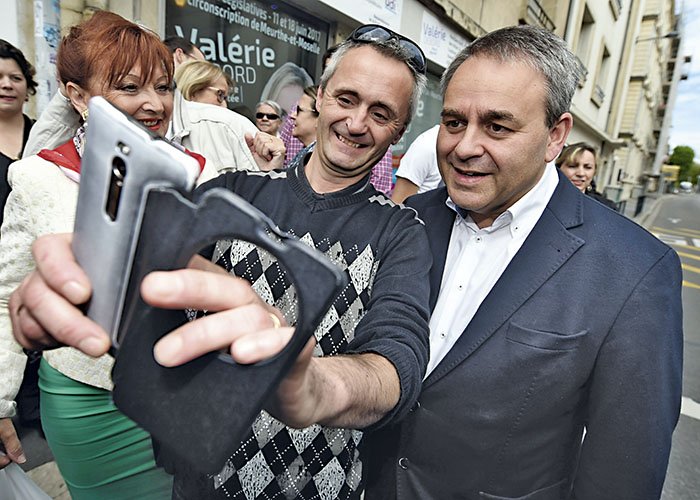 Valeurs's tweet photo. [Portrait de la semaine] Xavier Bertrand, à la reconquête d’une droite populaire >> https://t.co/vcpVK8n4hB https://t.co/edMpKahg1Y