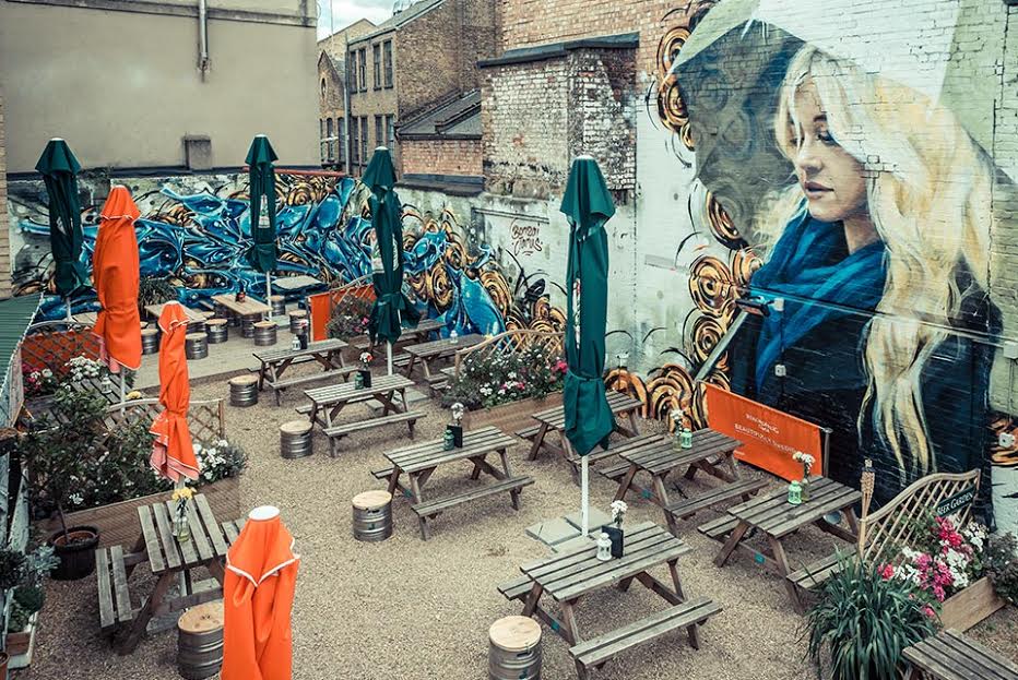 Grab your sunnies and check out London’s best beer gardens: <a href="/rollingstockLDN/">Rolling Stock London</a>  bit.ly/1FNHON8