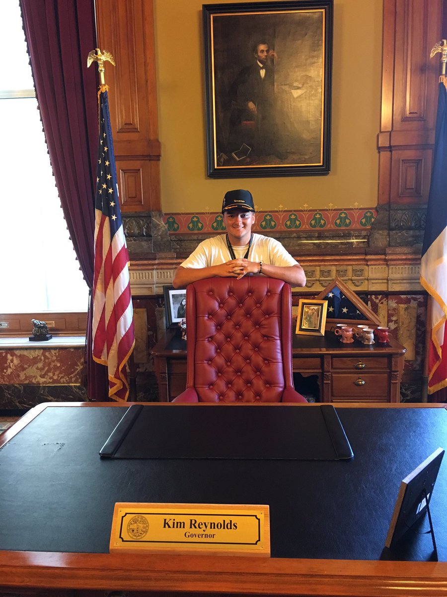 IowaBoysState's tweet photo. Boys State Governor @AAron7040 stands at the desk of @IAGovernor Kim Reynolds #HawkeyeBoyState https://t.co/Oo0naEGofO