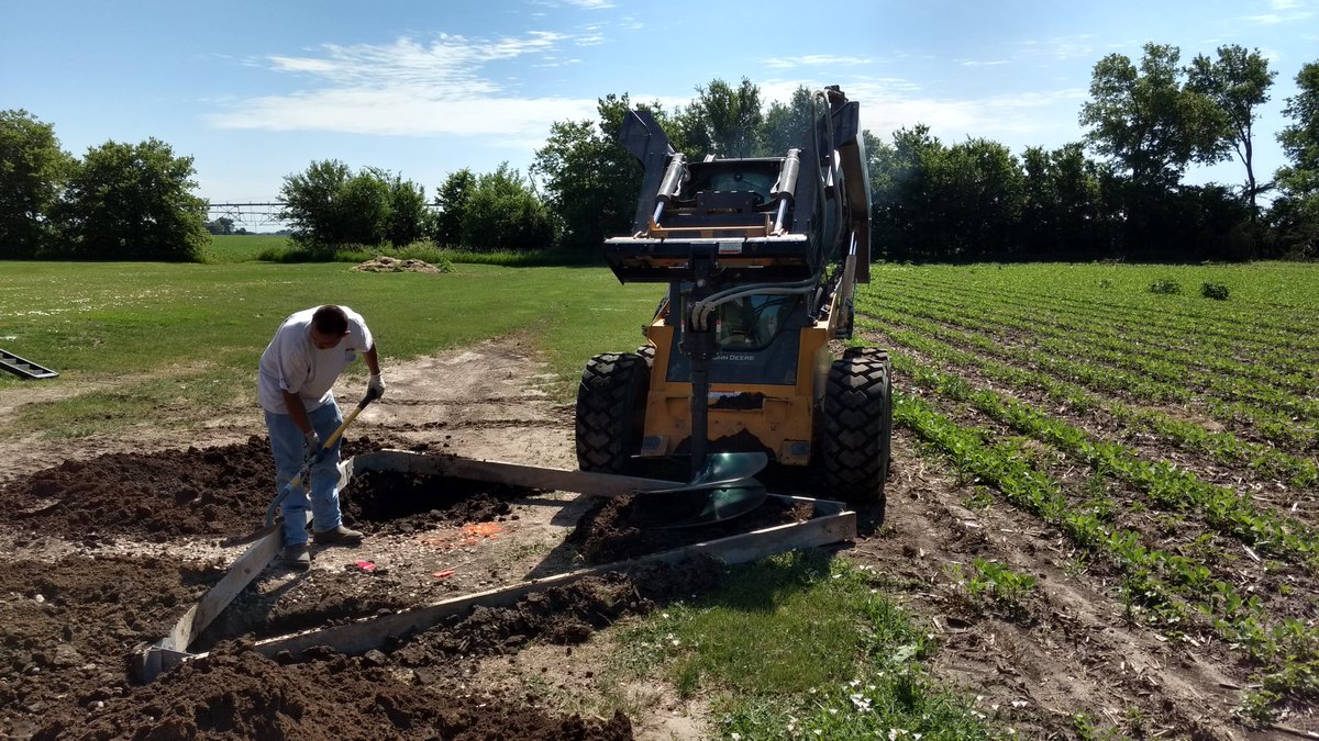 thofmann27's tweet photo. Pivot Pad going in today at HPC. Erecting pivot on Thursday morning. Thank you @Reinke_Irr and @PlainsEquipment. #hpstorm https://t.co/OBQuDRhNag