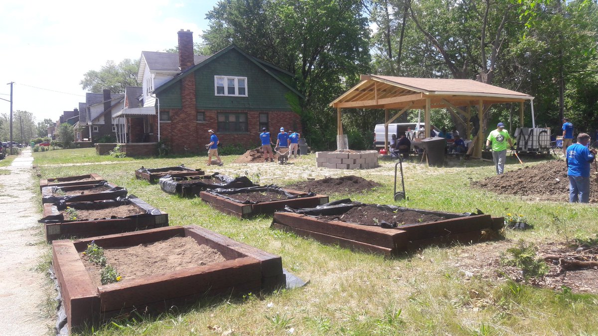 <a href="/Marygroveca/">Marygrove Communtiy</a> would like to give a special thanks to our volunteers <a href="/FordCredit/">Ford Credit</a> and @micommres for our $5k grant for our community garden!