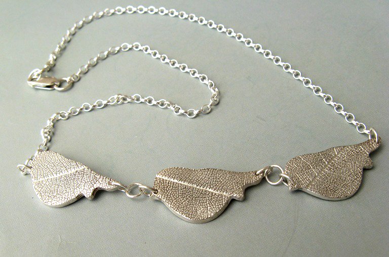 Fatcatsilver's tweet photo. Three little birds https://t.co/h8OHIHHbHE