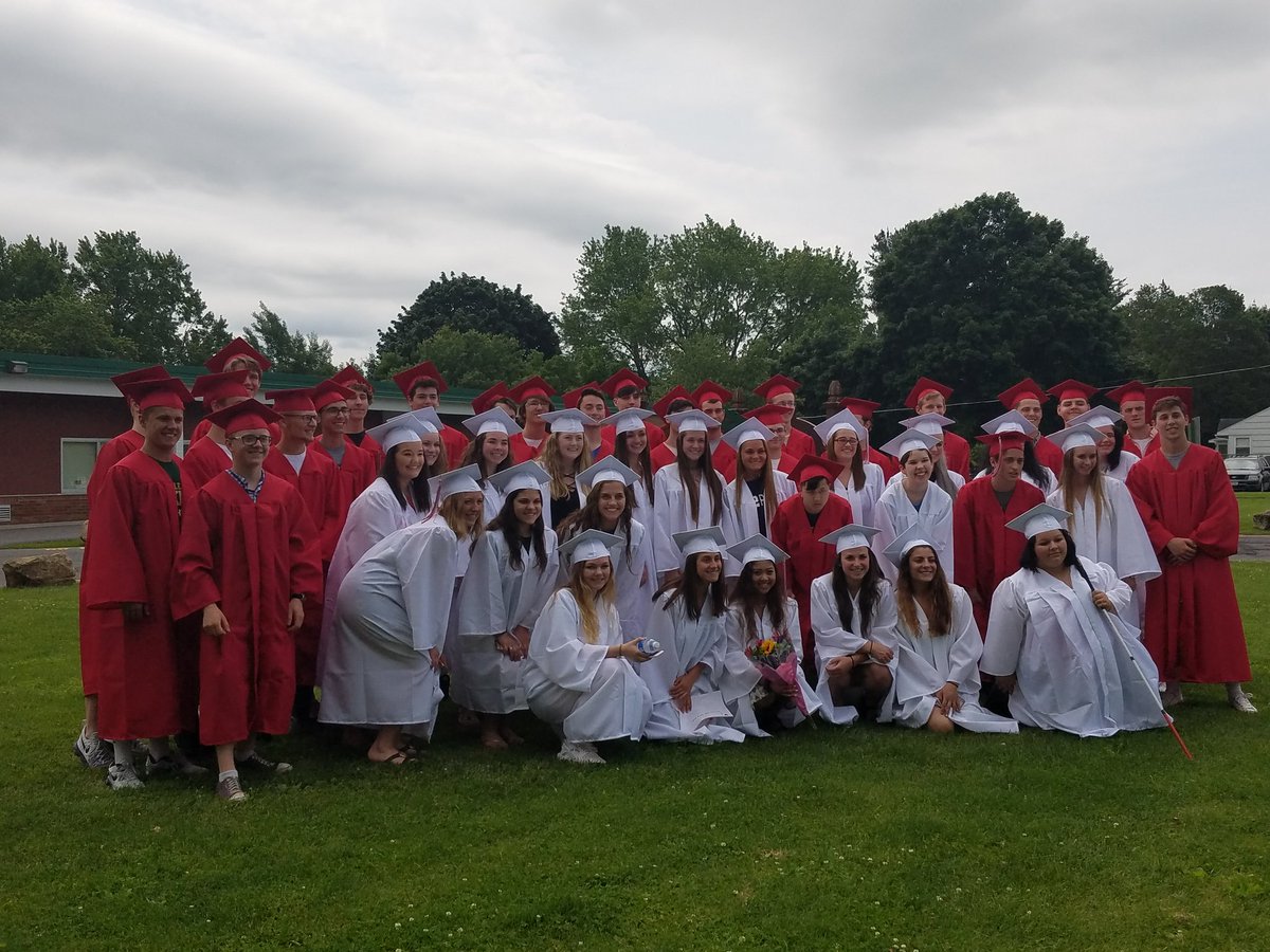 tpbick's tweet photo. Congratulations VanBuren Graduates! https://t.co/Zgi10USFpw