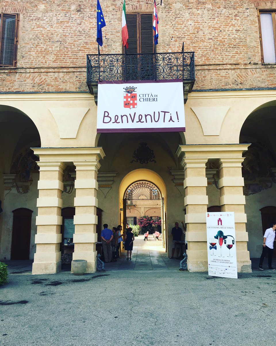 freisainfreisa's tweet photo. Fervono i preparativi per #DiFreisaInFreisa. Fra poco cittadinanza onoraria a Carlin Petrini e poi apertura di piazza Cavour. https://t.co/8onGeBFzSH