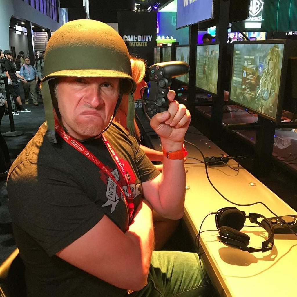 gameone's tweet photo. Soldats ! RDV à 22h sur Game One pour un #TEAMG1 en duplex de l'E3 ! #E3G1 #E32017 https://t.co/dLE35kvGhQ https://t.co/v6LmFfa1K8