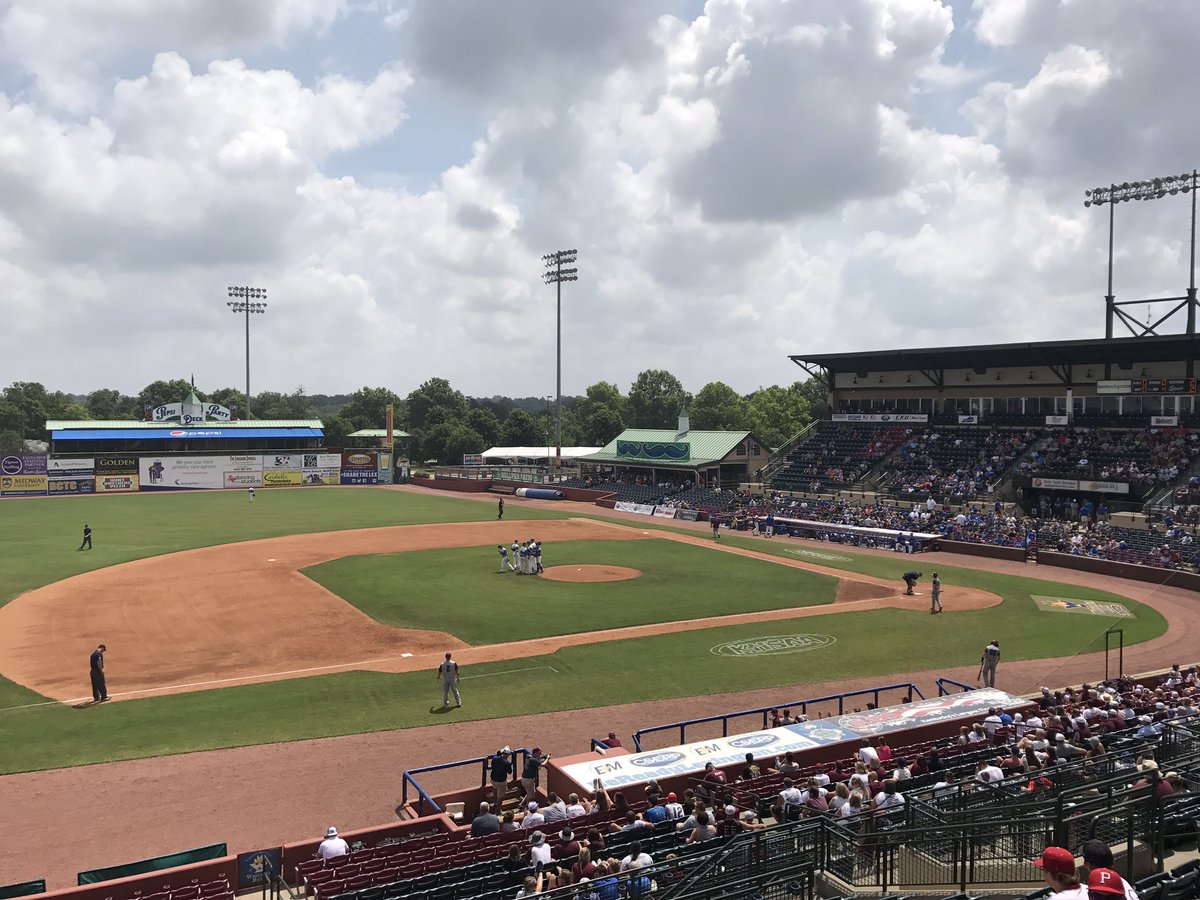 KaciKust's tweet photo. Simon Kenton ties it up in the 3rd here at the State semis. 2-2 SK vs Marion County. #khsaa https://t.co/sLPtcz56sc