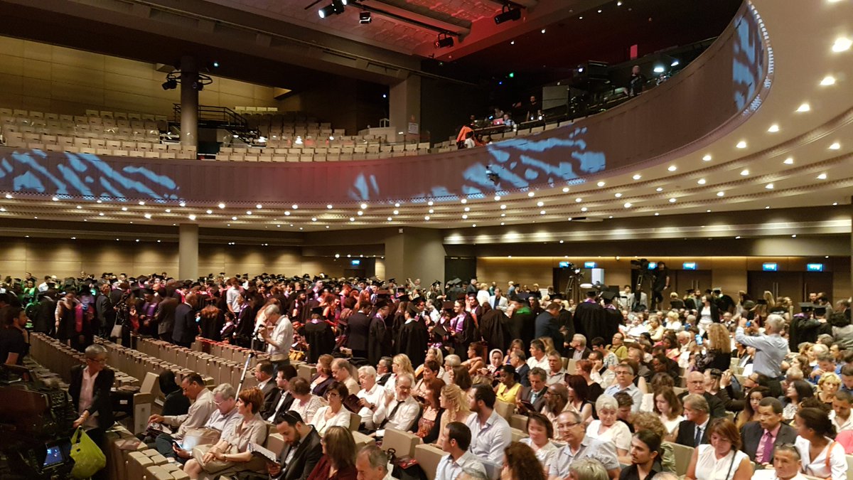 etna_io's tweet photo. Photos de famille, on met les toges, la soirée avec @eartsup @SupBiotech @sup_internet @IONISSTM va commencer ! #ETNA2016 c/ @Groupe_IONIS https://t.co/6X8ZHAO0xB