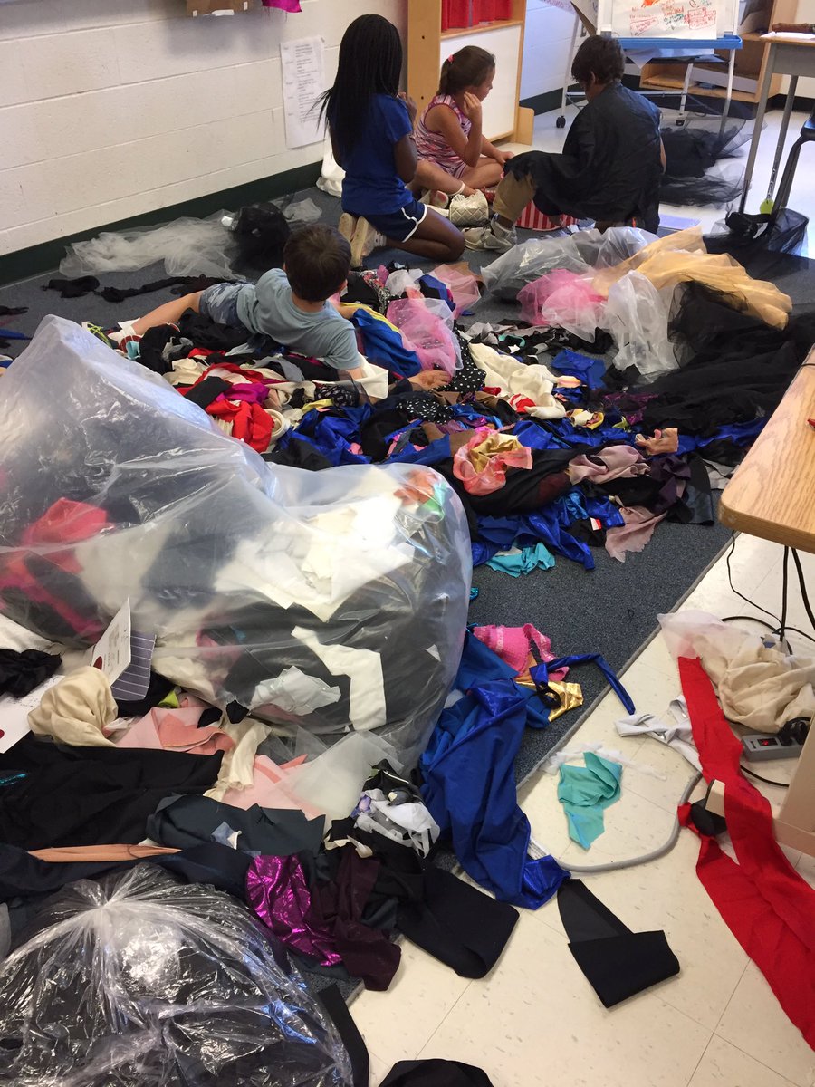 MrsStambolich's tweet photo. Controlled chaos or costume making day in #rm131? Early Settlers/societies plays are coming to life! @lakewilcoxps Thx to parent helpers!!! https://t.co/Loci54XXYJ