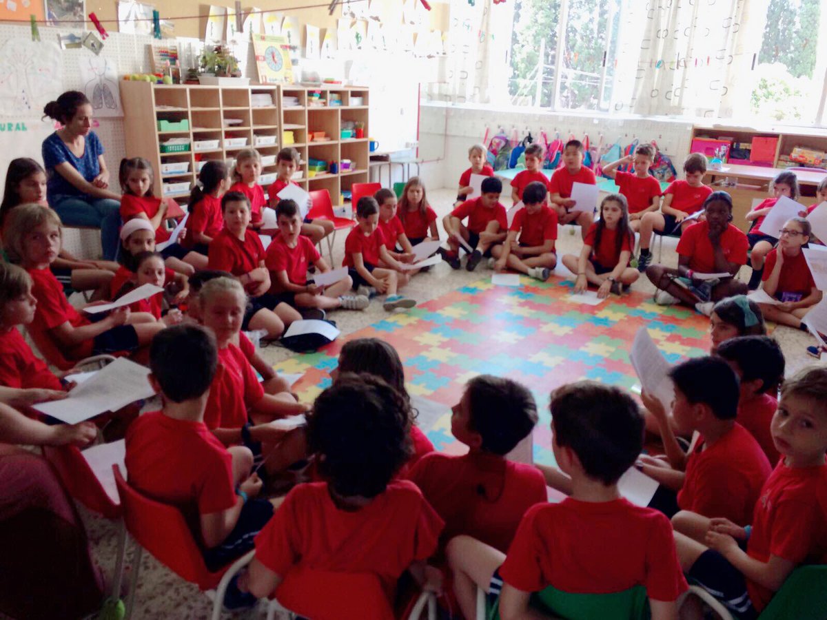 Sagradafamiliah's tweet photo. Ayer "Tertuleando" disfrutamos de 1 día de Tertulias Literarias+artísticas+musicales dialógicas con alumnos tutores de primaria a infantil! https://t.co/4YhPE73tPE
