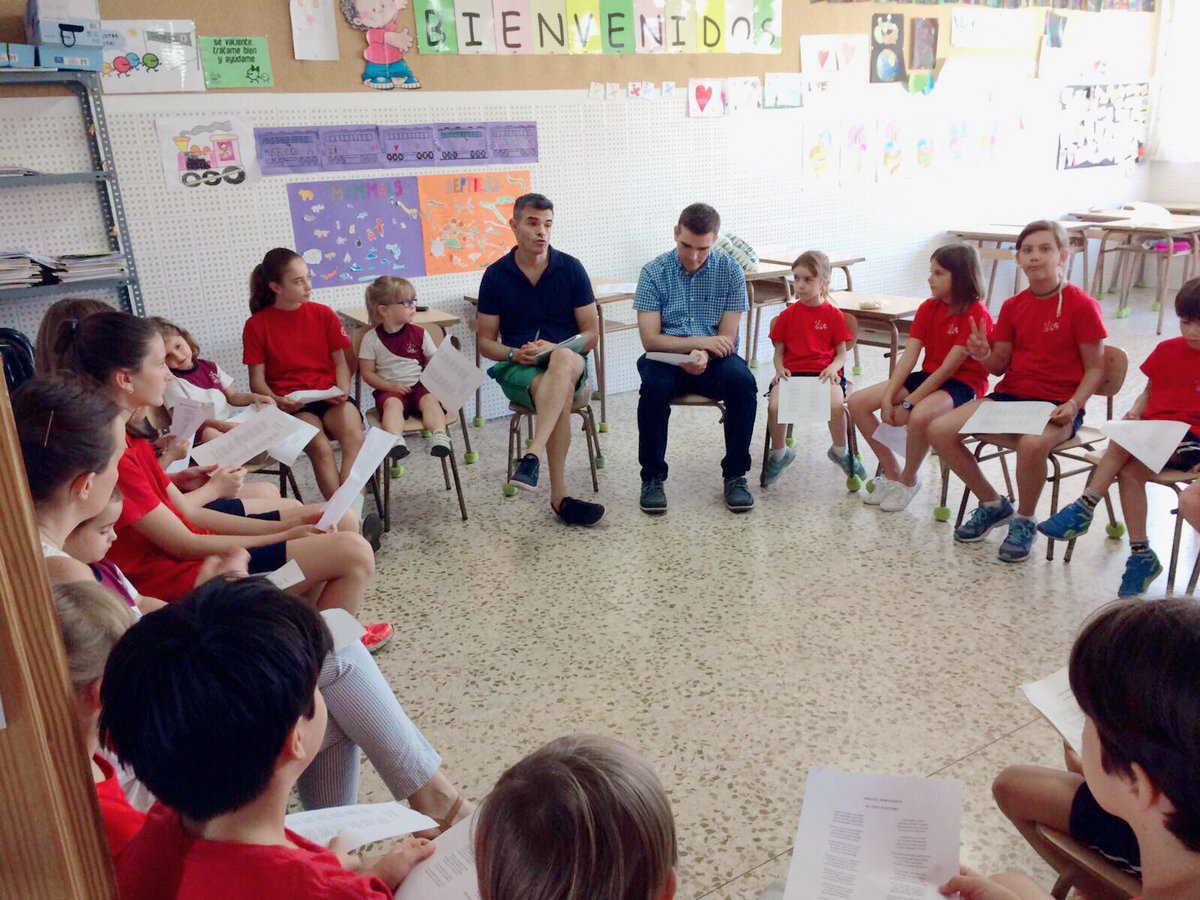 Sagradafamiliah's tweet photo. Ayer "Tertuleando" disfrutamos de 1 día de Tertulias Literarias+artísticas+musicales dialógicas con alumnos tutores de primaria a infantil! https://t.co/4YhPE73tPE