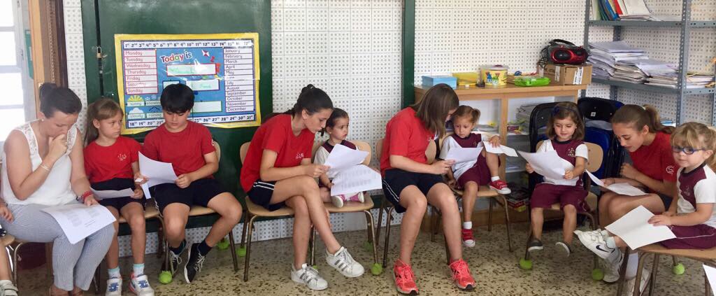 Sagradafamiliah's tweet photo. Ayer "Tertuleando" disfrutamos de 1 día de Tertulias Literarias+artísticas+musicales dialógicas con alumnos tutores de primaria a infantil! https://t.co/4YhPE73tPE