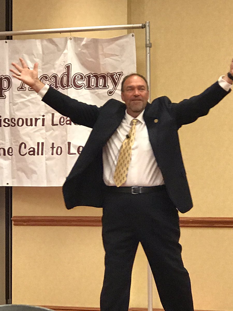 MrsSchraml's tweet photo. @SteveWoolfSr Great speaker to listen to at our last #mola32 session #inspiring https://t.co/RcgJDr3iFN