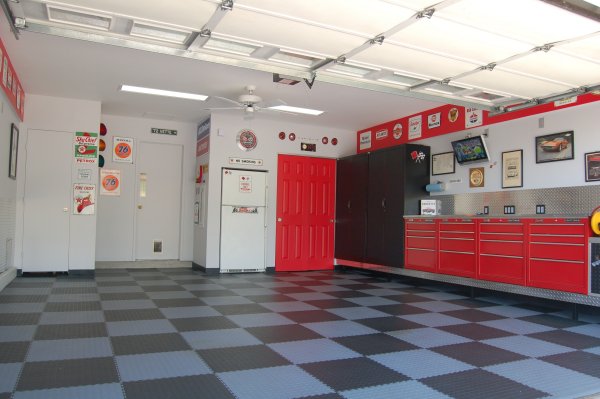 EliteXpression1's tweet photo. Get the garage of your dreams with our coin tiles, on sale now! https://t.co/eZlA308VFX #garagefanatics #garage #elitegarage #coupons https://t.co/LHwWLW8Ap1