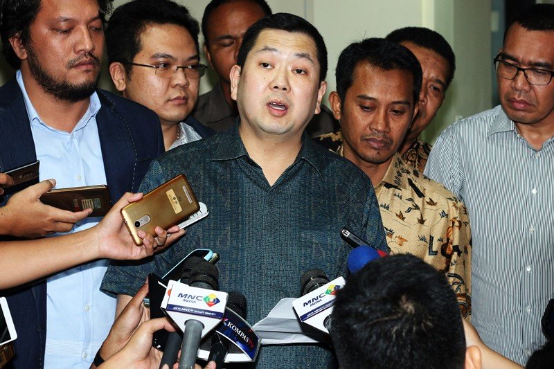 okezonenews's tweet photo. Jaksa Agung Sebut Hary Tanoe Tersangka, Sekjen Perindo: Ini Skenario Politik Jahat! https://t.co/c75ZyLC8k5 https://t.co/ie5Zpe2ndY