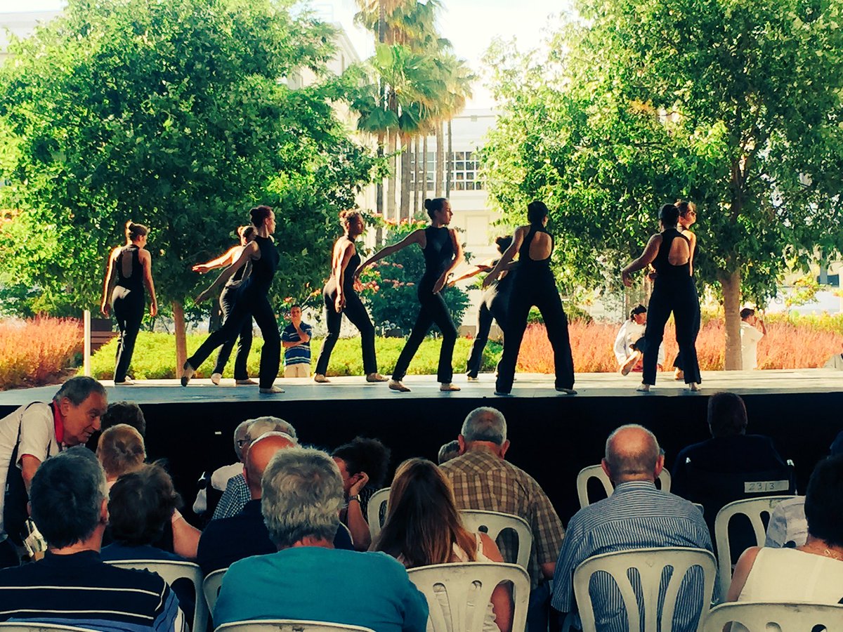veronica_posa's tweet photo. .....i dansa pel cor @perevirgilicat @picuba13 https://t.co/RuuJaIH1iZ