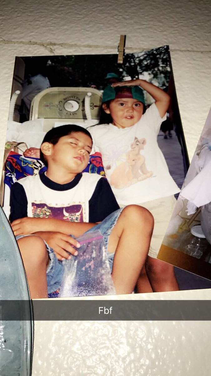 kelleeeltracy's tweet photo. He deadass took my stroller mid-Disneyland. What a noob 😂 #iwasready #fuckastroller #fuckanap #iwasreadyforgoofy #snapbacksback https://t.co/l3eDkJCJlx