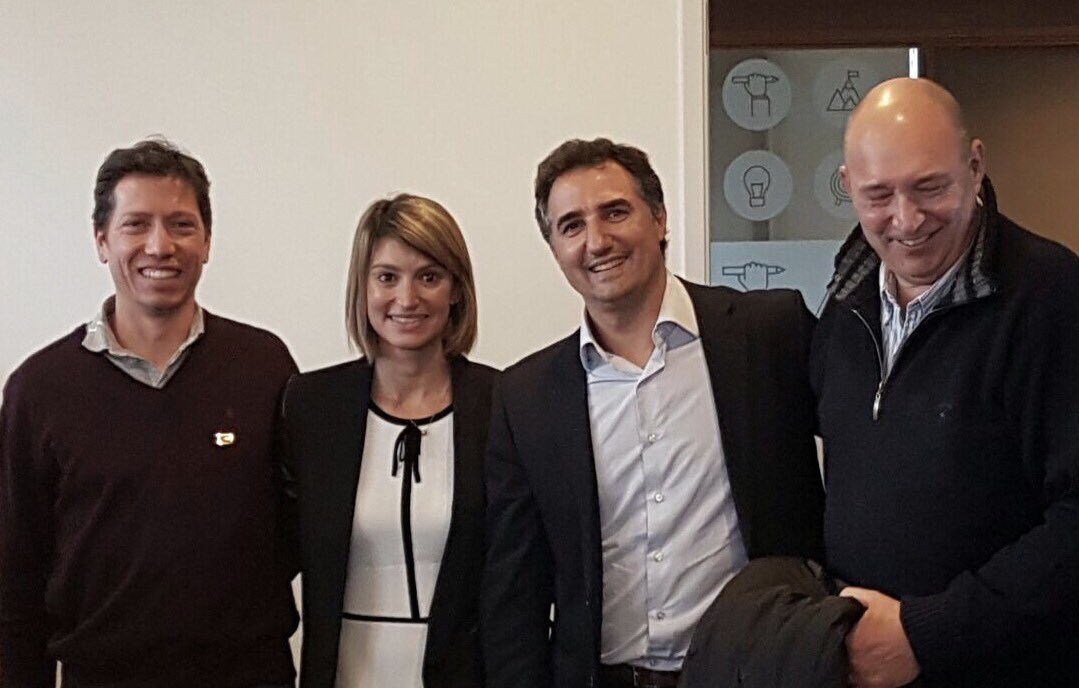 gonzasanta's tweet photo. Ahora en la #MesaCambiemos de #Tandil. Orgullo compartir esta mesa con todos ustedes #HaciendoLoQueHayQueHacer #SiSePuede @AlexCampbellOK https://t.co/80CSF7KB0u