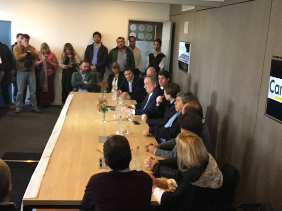 gonzasanta's tweet photo. Ahora en la #MesaCambiemos de #Tandil. Orgullo compartir esta mesa con todos ustedes #HaciendoLoQueHayQueHacer #SiSePuede @AlexCampbellOK https://t.co/80CSF7KB0u