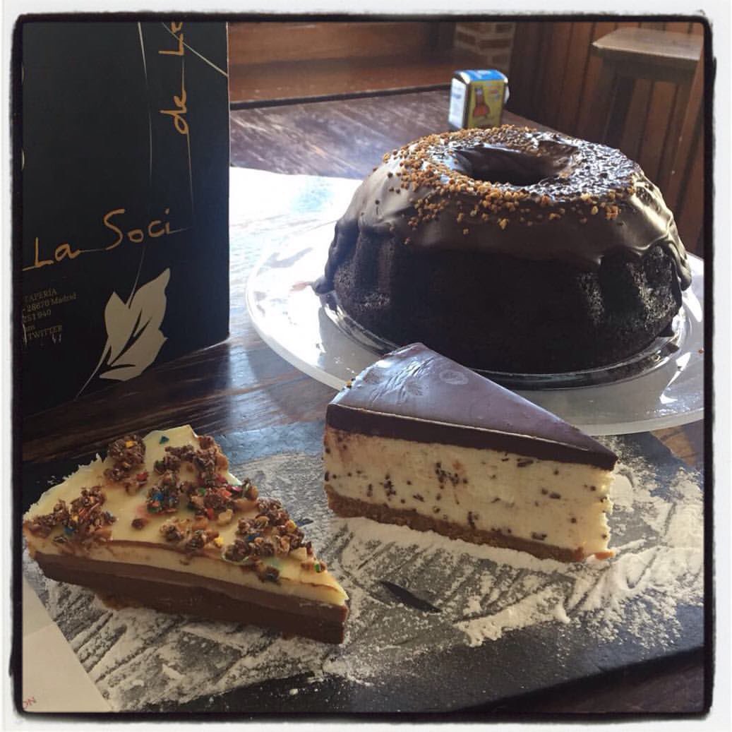 lasocidelongo's tweet photo. Si quieres un postre  dulce y delicioso, ya sabes dónde!! #lasocidelongo #dondemejor #tecuidamos #finde #uem #verano #chocolate #cakes https://t.co/ea1iARHj7s