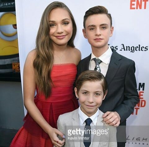 greysheeran's tweet image. as a fan, it is a pleasure to follow this brilliant achievement, @maddieziegler.
i look forward to seeing the book of henry, here in brazil!