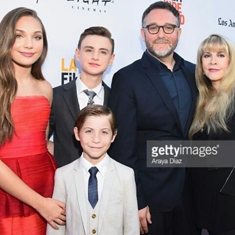 greysheeran's tweet image. as a fan, it is a pleasure to follow this brilliant achievement, @maddieziegler.
i look forward to seeing the book of henry, here in brazil!