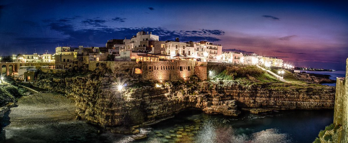 viaggiarepuglia's tweet photo. Il mare più bello d'Italia secondo @Legambiente e @TouringClub 
La Guida Blu 2017 👉https://t.co/LILaG3ulOr

#WeAreinPuglia https://t.co/L6mnXT4pD1