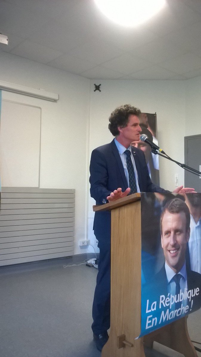 NicoleLePeih's tweet photo. Photos meeting de #Pontivy hier soir
#CentreBretagne #Législatives2017 #EnMarche #LREM #circo5603 https://t.co/Vh3Ok3kTBy