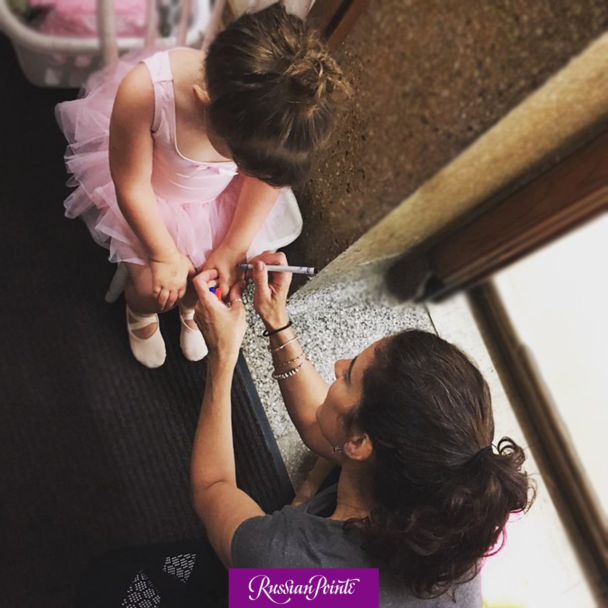 rpcollection98's tweet photo. Do you remember your first ballet class?
#russianpointe #RPVivante #firstballetclass #tiny #babyballerina #myfirstballetclass https://t.co/lj3E8izuzw