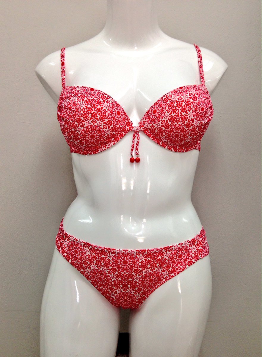 Elcorserosa's tweet photo. #Combinables de @Giselabaño Necesitas un #bikiniplayero para este fin de semana? Este tiene un #estampadorojo muy alegre, no te parece? https://t.co/S59QvGqaUE