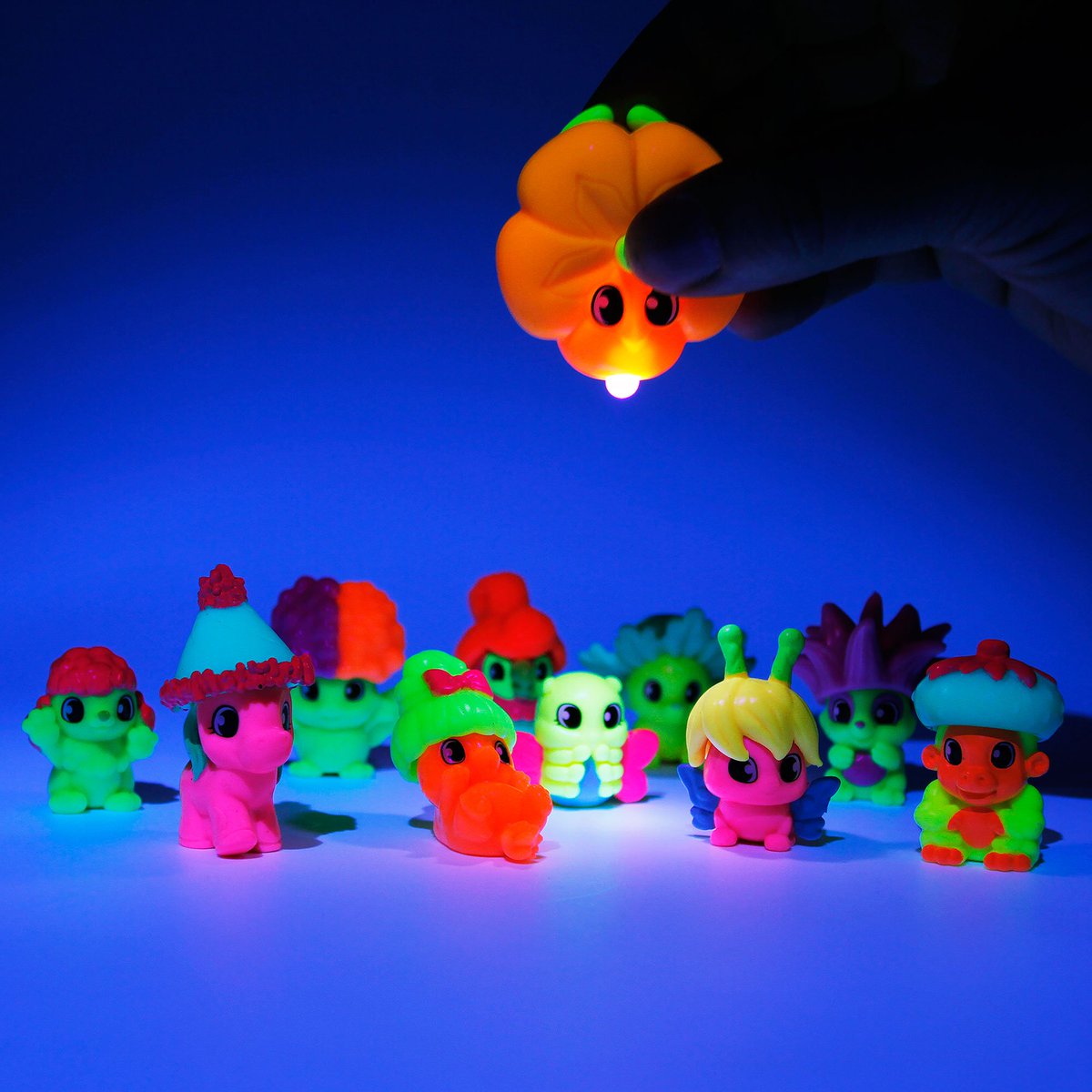 Squinkies's tweet photo. Squinkies Season 3 is finally here and we are just glowing about it! https://t.co/pp132jhBDb