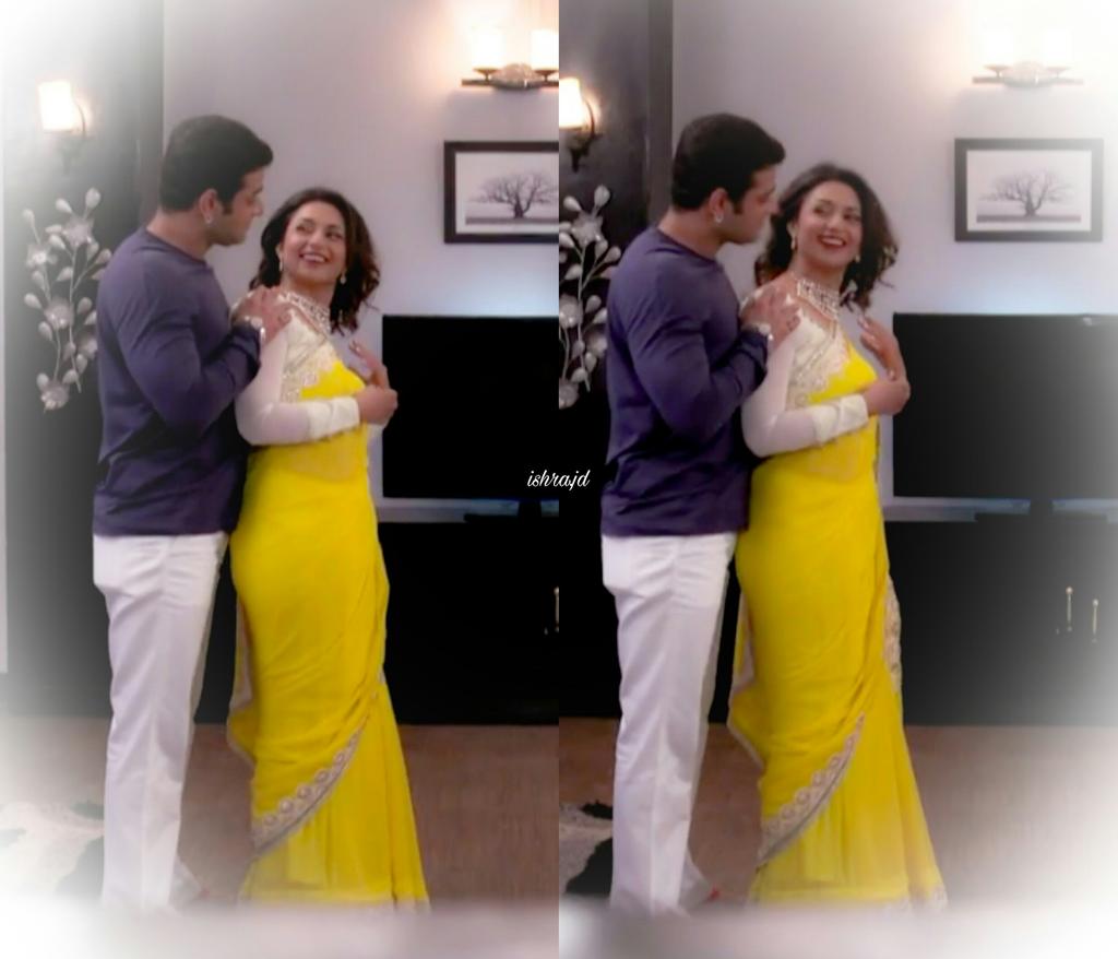 ishra_yhmJDclub's tweet photo. #Them😭😍#gorgeousness😍😻
Biwi teases puttar abt necklace 😍😻
Ur simple scene😭😍 n aftereffects on us #simplydead😭😍🙈
@Divyanka_T @TheKaranPatel https://t.co/YChPT9a52D