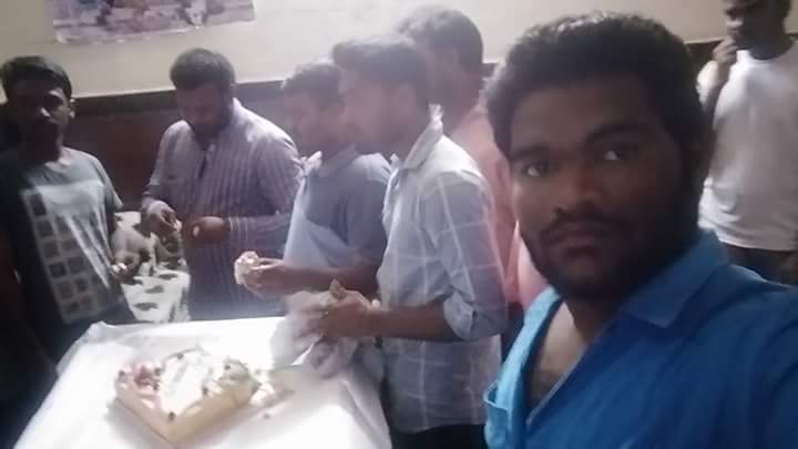 PrabhasAddict__'s tweet photo. Nalgonda Prabhas fans  😊
Distributed clothes to poor people 👏👏
#50DaysForBaahubali2 https://t.co/W6ty9lAdeo